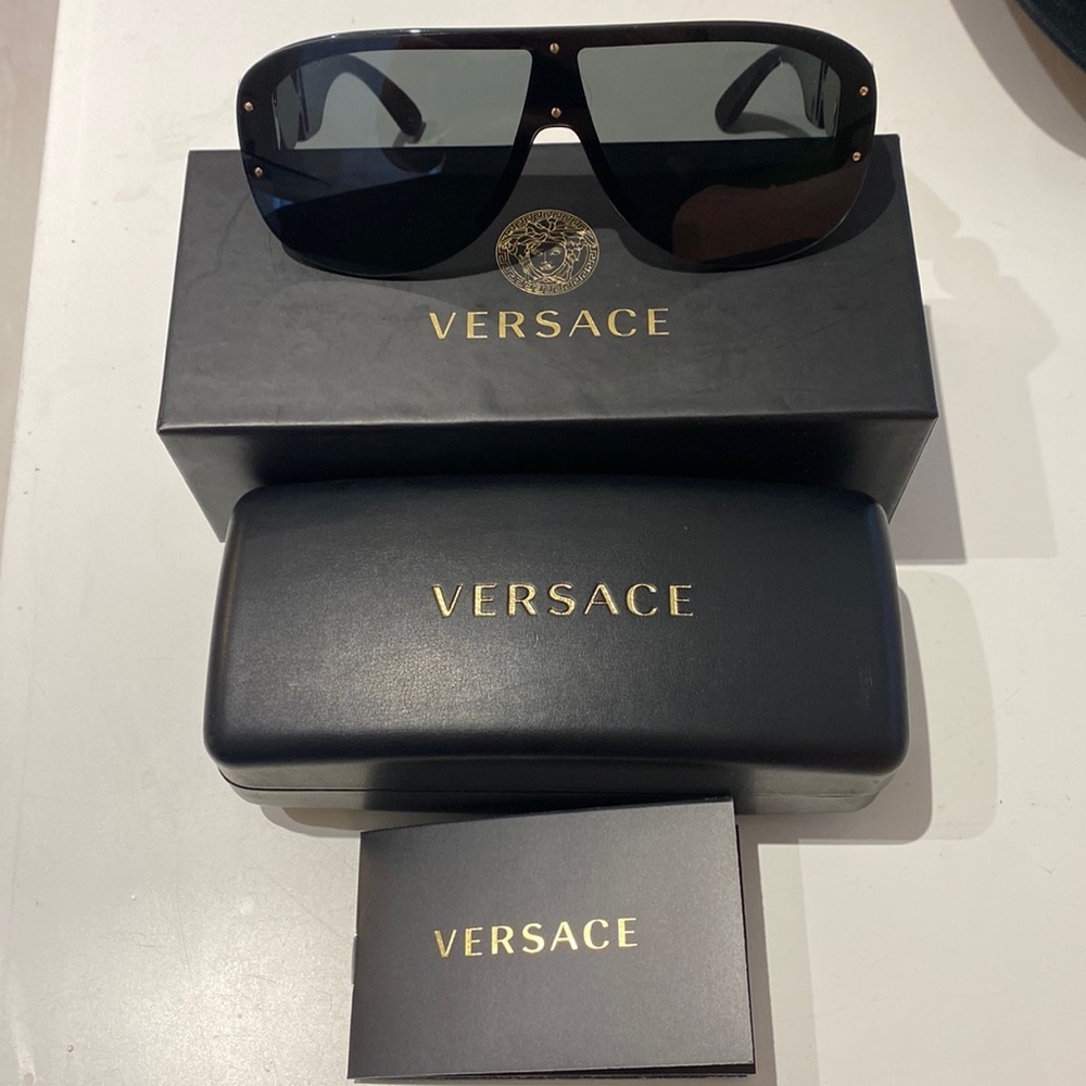 Versace sunglasses. Only worn once. Excellent condition.